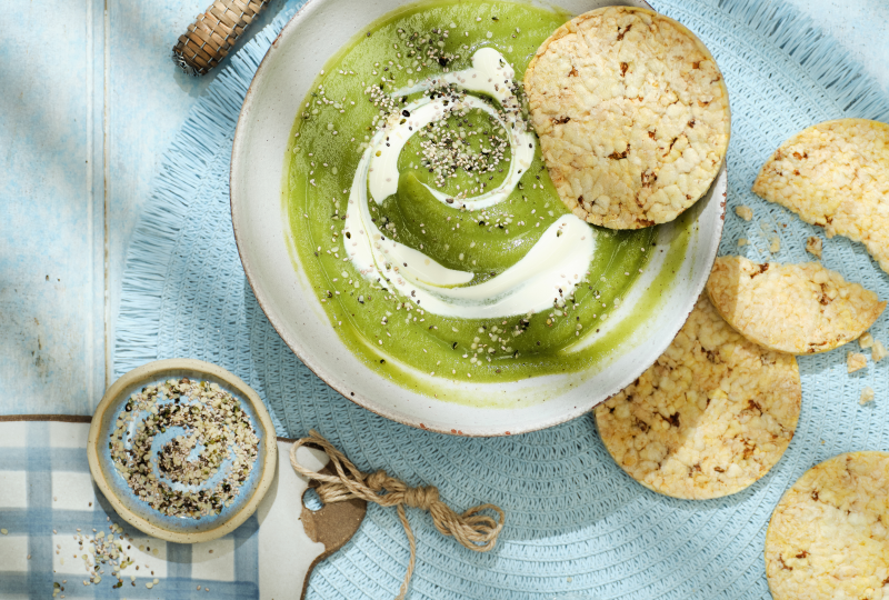 Broccoli soup with Corn Thins slices